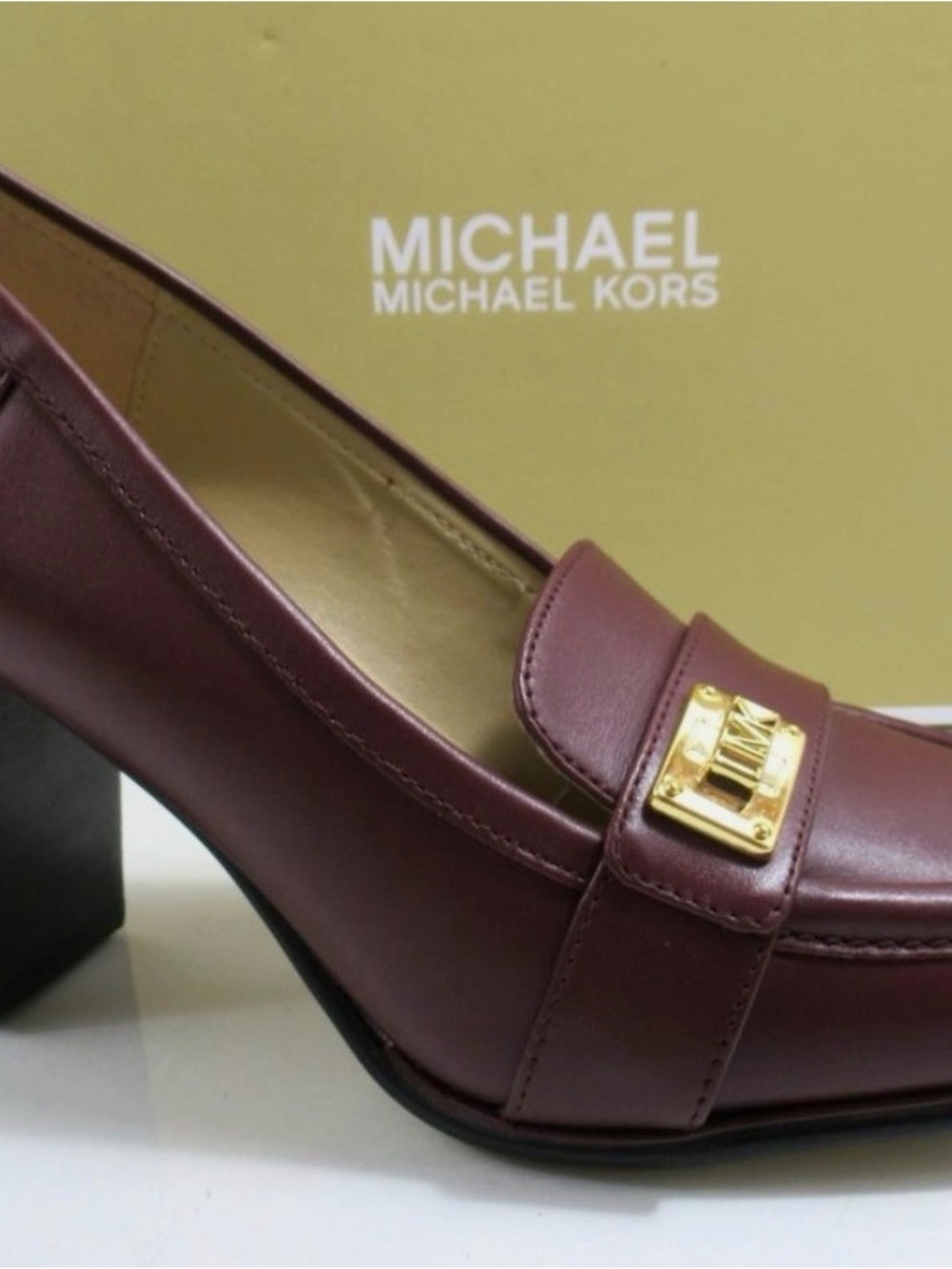 MICHAEL KORS ⭐️ PADMA 🔑 buckle LOGO, LEATHER, 3” stacked heel EUC - Picture 5 of 10